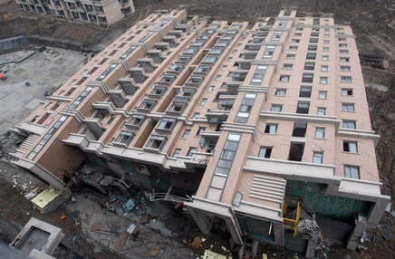 http://www.building.co.uk/Pictures/web/i/o/b/shanghai_building_collapse_7.jpg